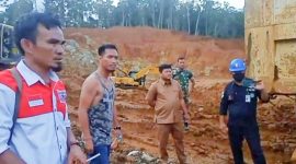 Masyarakat Andowia menghentikan Aktivitas Dugaan Pertambangan Nikel Ilegal di Blok Mandiodo, memasuki area Kecamatan Andowia. (*Ist/Rul) 