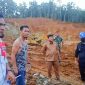 Masyarakat Andowia menghentikan Aktivitas Dugaan Pertambangan Nikel Ilegal di Blok Mandiodo, memasuki area Kecamatan Andowia. (*Ist/Rul) 