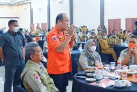 Bupati Konut, H. Ruksamin menagih janji ke BNPB RI pada rapat penanggulangan bencana, di Ballroom Tamimu Nirwana Buton Villa, Kota Bau-bau, Senin, (28/03/2022). (*Ist/RP). 