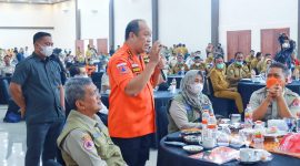 Bupati Konut, H. Ruksamin menagih janji ke BNPB RI pada rapat penanggulangan bencana, di Ballroom Tamimu Nirwana Buton Villa, Kota Bau-bau, Senin, (28/03/2022). (*Ist/RP). 