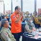 Bupati Konut, H. Ruksamin menagih janji ke BNPB RI pada rapat penanggulangan bencana, di Ballroom Tamimu Nirwana Buton Villa, Kota Bau-bau, Senin, (28/03/2022). (*Ist/RP). 