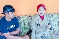 Kepala Desa Tolihe, Waminarsih mengklarifikasi tudingan monopoli pengelolaan dana BUMDes. Kamis, (02/04/2022). (*Dedi/Kr). 