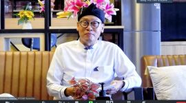 Bustanul Arifin Caya.
