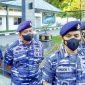 Danlanal Kendari, Kolonel Laut (P) Iwan Iskandar, membenarkan telah menangkap tiga Unit kapal pengangkut ore Nikel ilegal. Jumat (15/4/2022). (*Ist) 