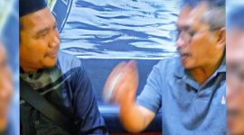 Dijumpai awak media, oknum camat bertugas di Kabupaten Banyuasin yang diduga melakukan penipuan kepada sejumlah kades. (*Ist)