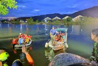 Tim SAR mengevakuasi Jazad Fatin (7) sempat hilang dua hari di sungai malili. Jumat (27/05/2022). (*Ist) 