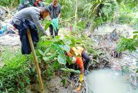 Kapolsek Bangun Resor Simalungun, AKP L.S Gultom, S.H, pimpin evakuasi temuan potongan kaki manusia. (*Ist). 