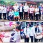 Kadis Sosial Kabupaten Simalungun, Sakban Saragih mengulurkan bantuan kepada lansia fakir miskin. (*Syam Hadi/Kroscek.net). 