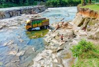 Nampak leluasa aktivitas Tangkahan batu padas di aliran Sungai Bah Bolo, Jambi Nagori Bahjambi, Kabupaten Simalungun, Provinsi Sumatera Utara (Sumut). (*Hadi/Kroscek.net) 