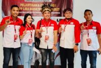 Ketua DPW LIRA Sultra, Karmin, SH (Tengah). (*Ist) 