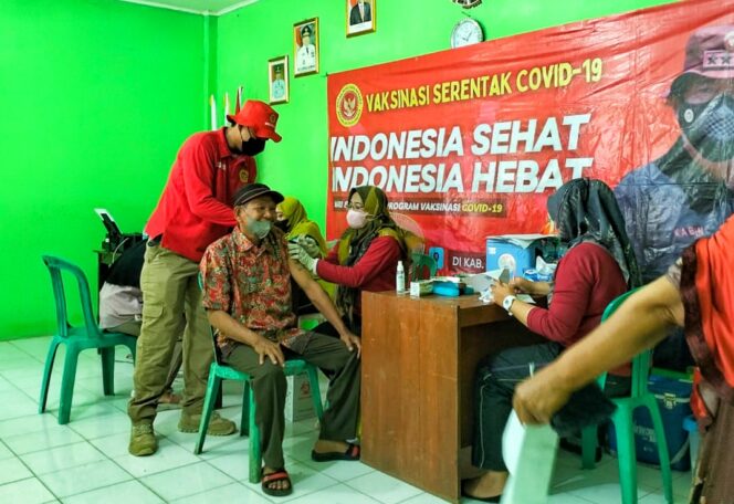 Binda Lampung bersama Dinkes Lamtim menggencarkan vaksinasi serentak. Rabu (10/08/2022). (*Ist) 