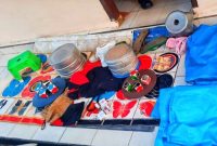 Polisi mengamankan barang bukti berupa 8 dadu, 2 lapak, 2 set tempurung, 2 lembar terpal, dan uang tunai puluhan ribu rupiah. (*Ist) 