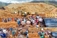 Puluhan Masyarakat Andowia Hentikan Paksa Aktivitas Perusahaan Tambang Nikel PT Bumi Nikel Nusantara (BNN). Selasa (23/08/2022). (*Kros/Rul)