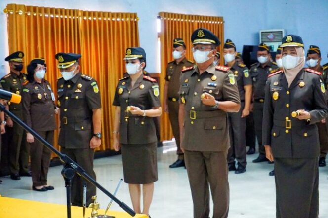 Upacara Pelantikan Dan Serah Terima Jabatan Pejabat Eselon III Lingkup Kejaksaan Tinggi Sulawesi Tenggara. (*Irma/Ist)