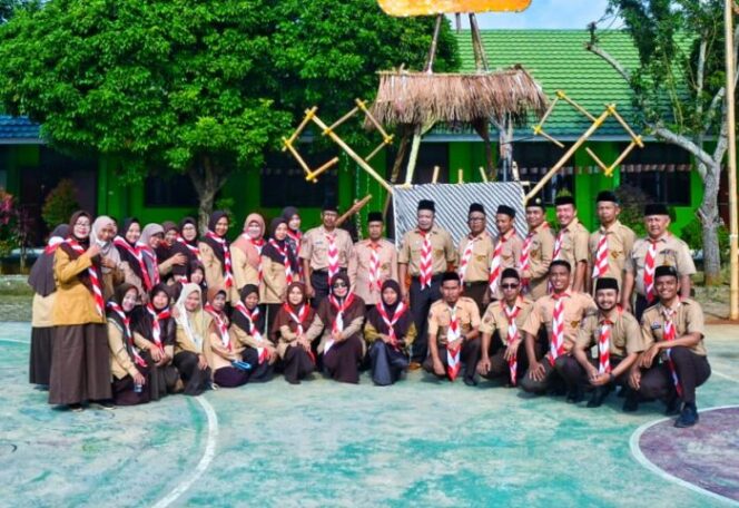 Kepala Sekolah dan Dewan Guru MAN 1 Lampung Timur PTA Ambalan Bung Hatta dan Dewi Sartika