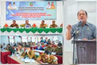 Bupati Konut, H. Ruksamin memberikan sambutan dan arahan pada Rapat Rekonsiliasi dan Koordinasi Pendapatan Daerah Kabupaten Konawe Utara Tahun Anggaran 2022. Selasa (06/09/2022). (*Ist) 