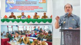 Bupati Konut, H. Ruksamin memberikan sambutan dan arahan pada Rapat Rekonsiliasi dan Koordinasi Pendapatan Daerah Kabupaten Konawe Utara Tahun Anggaran 2022. Selasa (06/09/2022). (*Ist) 