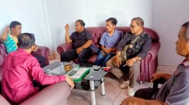 Masyarakat Desa Lamondowo mendatangi kantor PT Antam Tbk di Kendari meminta untuk menghentikan Aktivitas Tambang dan Bertanggungjawab akibat kerusakan sumber mata air minum masyarakat. (*Ist) 