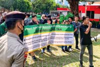 Aksi demonstrasi massa yang mendesak KPK RI untuk mengusut dugaan korupsi Gubernur Sulawesi Tenggara di Gedung KPK RI, Kuningan, Jakarta Selatan, Senin (19/9/2022). (*Ist) 