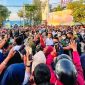 Presiden Joko Widodo disambut masyarakat saat tiba di Kota Baubau, Provinsi Sulawesi Tenggara, pada Senin 26 September 2022. (Foto: BPMI Setpres/Laily Rachev) 
