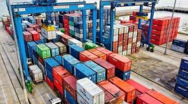 Aktivitas bongkarmuat di dermaga bongkar muat peti kemas Pelabuhan Indonesia IV (Persero) Kendari, Sulawesi Tenggara. (*Ist)