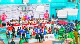 Bupati Konut, Ruksamin, membuka resmi Turnamen Bupati Konut Cup l di Gedung Olahraga Konasara, Senin (3/10/2022). (*Ist) 