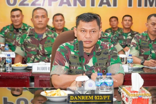 Kolonel Inf Luqman Arief, S.I.P., didampingi para Dandim jajaran Korem 022/PT dan para Kasi Rem 022/PT serta para Perwira, turut serta mengikuti kegiatan Taklimat Awal Was Current Audit Itjenad TA. 2022 secara Virtual. (*Ist) 
