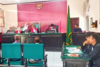 Sidang pemeriksaan saksi A de Charge dan pemeriksaan terdakwa di Pengadilan Negeri (PN) Kendari, Rabu (12/10/2022). (*Eddi/Kroscek) 