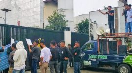 Unjuk rasa Koalisi Aktivis Nasional Sulawesi Tenggara - Jakarta meminta Kementerian ESDM cabut IUP PT KKP. Jum'at (14/10/2022). (*Ist). 