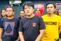 Kanit Resmob Polda Sultra, AKP Jimi Fernando bersama Tim Resmob Subdit Jatanras, usai menangkap pelaku begal. Sabtu (15/10/2022). (*Ist) 