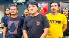 Kanit Resmob Polda Sultra, AKP Jimi Fernando bersama Tim Resmob Subdit Jatanras, usai menangkap pelaku begal. Sabtu (15/10/2022). (*Ist) 