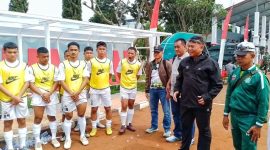 Danrem 022/Pantai Timur, Kolonel Inf Luqman Arief, S.I.P, memberikan semangat tim keseblasan Santri Sumut melaju ke semi final. (*Ist) 