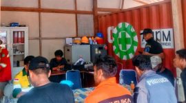 Aksi protes Aliansi Masyarakat Peduli Lingkungan Lasolo Kepulauan Senin, 24 Oktober 2022 lalu, mendatangi Kantor perusahaan PT Tiran Mineral menuntut janji perusahaan. (*Ist) 