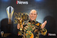 Bupati Konut, Ruksamin, raih penghargaan Indonesia Awards 2022, di Gedung Tower INews. Rabu malam (26/10/2022). (*Ist) 