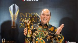 Bupati Konut, Ruksamin, raih penghargaan Indonesia Awards 2022, di Gedung Tower INews. Rabu malam (26/10/2022). (*Ist) 