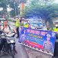 Kasatlantas Polres Simalungun berikan edukasi pengendara pada Operasi Zebra Toba 2022. Jumat (14/10/2022). (*Ist) 