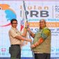 Gubernur Sultra menerima Bendera Pataka Bulan Pengurangan Risiko Bencana tuan rumah sultra 2023. (*Ist) 