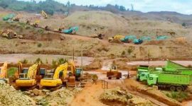 Puluhan alat berat yang hendak mengamankan diri, diduga setelah mendapat informasi terkait rencana penertiban oleh tim gabungan. (*Ist)