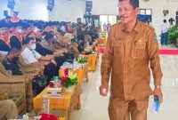 Kepala Dikbud Simalungun, Zocson Midian Silalahi mewakili Bupati Simalungun, Radiapoh Hasiholan Sinaga, menghadiri Wisuda Sarjana dan Magister USI. (*Ist) 