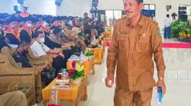 Kepala Dikbud Simalungun, Zocson Midian Silalahi mewakili Bupati Simalungun, Radiapoh Hasiholan Sinaga, menghadiri Wisuda Sarjana dan Magister USI. (*Ist) 