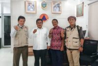 Kuswandi bersama Prof. Rahmad Wida Sembiring didampingi Relawan Bencana, Benny Y Purnama, berkunjung ke BPBD Sumut di jalan Medan-Binjai Km 10,3 menemui kepala BPBD, Ir. Abdul Haris Lubis di ruang kerjanya senin (18/10/2022). (*Ist) 