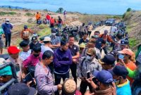 Aksi Unjuk Rasa Aliansi Masyarakat Kecamatan Sidamanik menolak konversi perkebunan dari teh ke sawit yang dilakukan PTPN IV. Kamis, (20/10/2022). (*Hadi/Kroscek) 