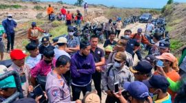 Aksi Unjuk Rasa Aliansi Masyarakat Kecamatan Sidamanik menolak konversi perkebunan dari teh ke sawit yang dilakukan PTPN IV. Kamis, (20/10/2022). (*Hadi/Kroscek) 