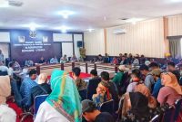 DPRD Konut bersama Masyarakat menggelar RDP polemik lahan di PT CDS pada aksi sebelumnya. (*Ist) 