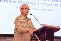 H. Lukman Abunawas memberi sambutan Rapat Koordinasi TPPS Sultra tahun 2022, di Hotel Claro, Kendari, Senin, (31/10/2022). (*Ist) 