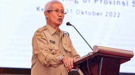 H. Lukman Abunawas memberi sambutan Rapat Koordinasi TPPS Sultra tahun 2022, di Hotel Claro, Kendari, Senin, (31/10/2022). (*Ist) 