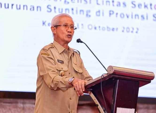 H. Lukman Abunawas memberi sambutan Rapat Koordinasi TPPS Sultra tahun 2022, di Hotel Claro, Kendari, Senin, (31/10/2022). (*Ist) 