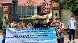 Massa Aksi tergabung dari Ampuh Sultra mendesak Bareskrim Polri untuk melakukan pemanggilan dan pemeriksaan terhadap pimpinan PT Sulawesi Cahaya Mineral serta mendesak copot kapolres konawe. Kamis (03/11/2022). (*Ist) 