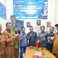 Sekcam Batang Kuis, Junaidi, S.E., M.Si didampingi Kepala Desa Bakaran Batu, Muslim Susanto serta Kepala Desa Sugiharjo Hariadi Putra berkunjung silaturahmi ke kantor redaksi Mediatribunsumut.com. (*Rizky/Kr) 
