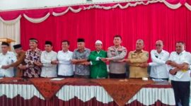 Konferensi Pers Bupati Simalungun bersama Zocson Silalahi didampingi Forkopimda menyampaikan permintaan maaf. (*Hadi/Kr) 